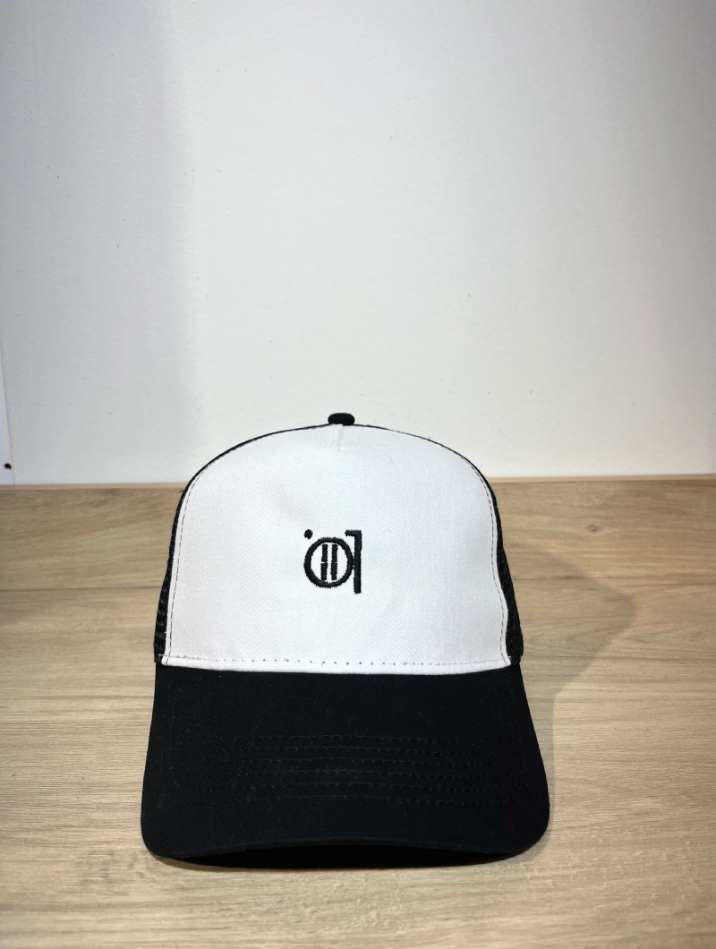 Gorra Etichetta Negro y Blanca