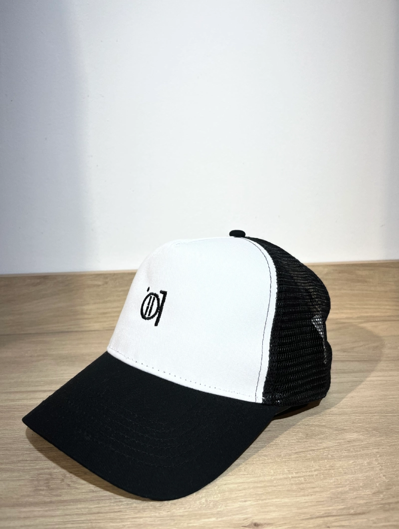 Gorra Etichetta Negro y Blanca