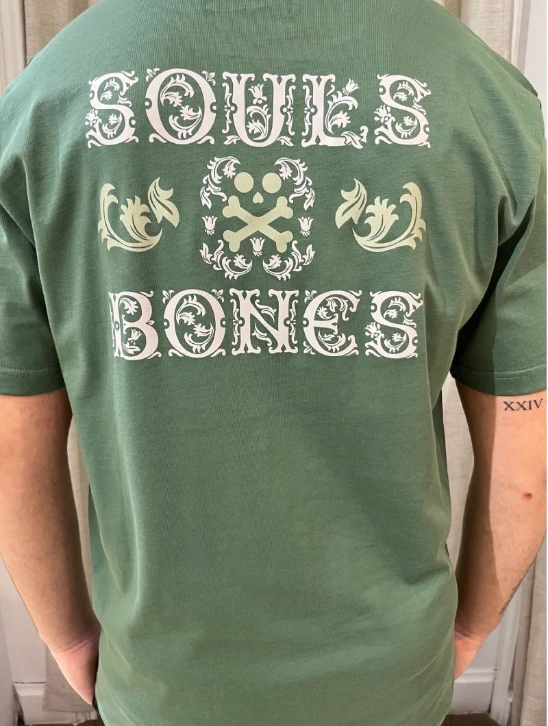CAMISETA SOULS & BONES VERDE ESPALDA
