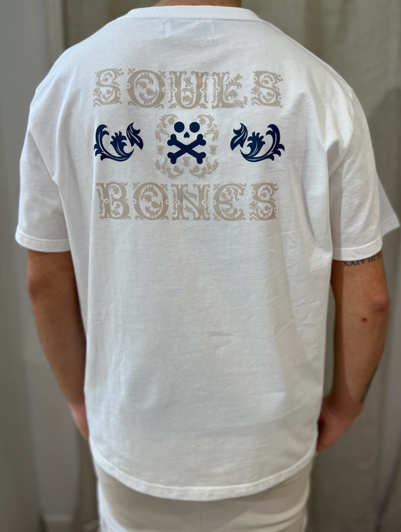 CAMISETA SOULS & BONES BLANCA ESPALDA
