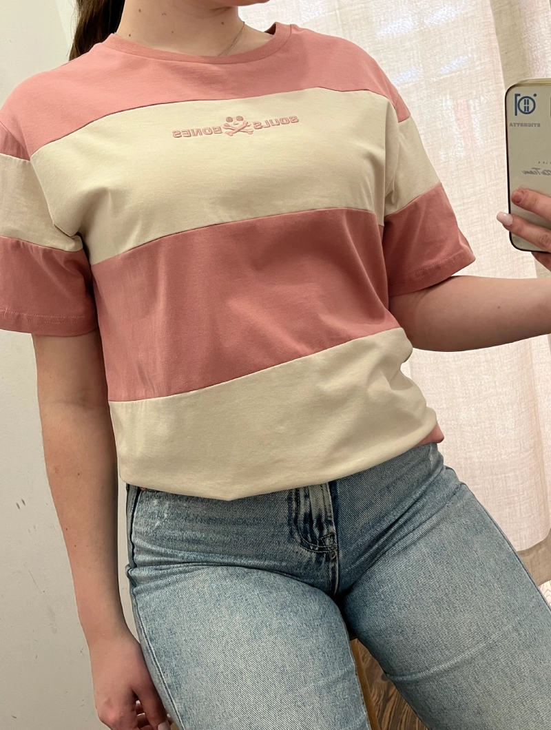 CAMISETA SOULS & BONES RAYAS ROSA
