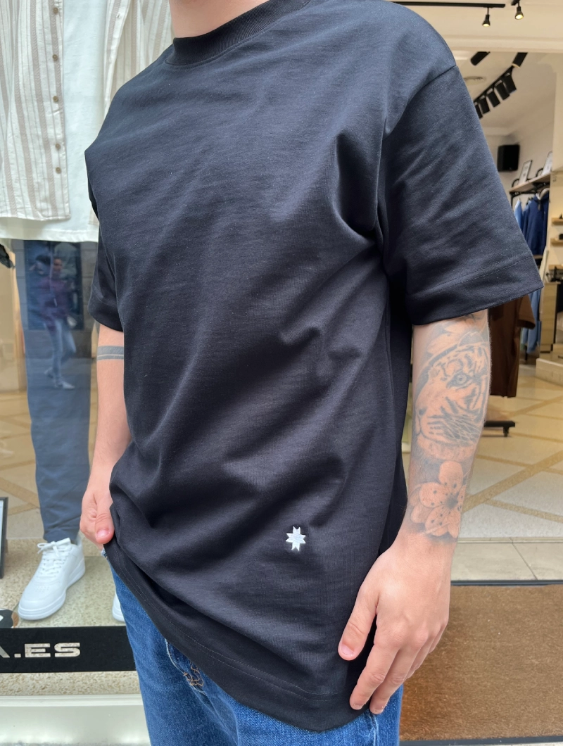 CAMISETA NORTH AMERICAN FIT LOGO ABAJO NEGRA