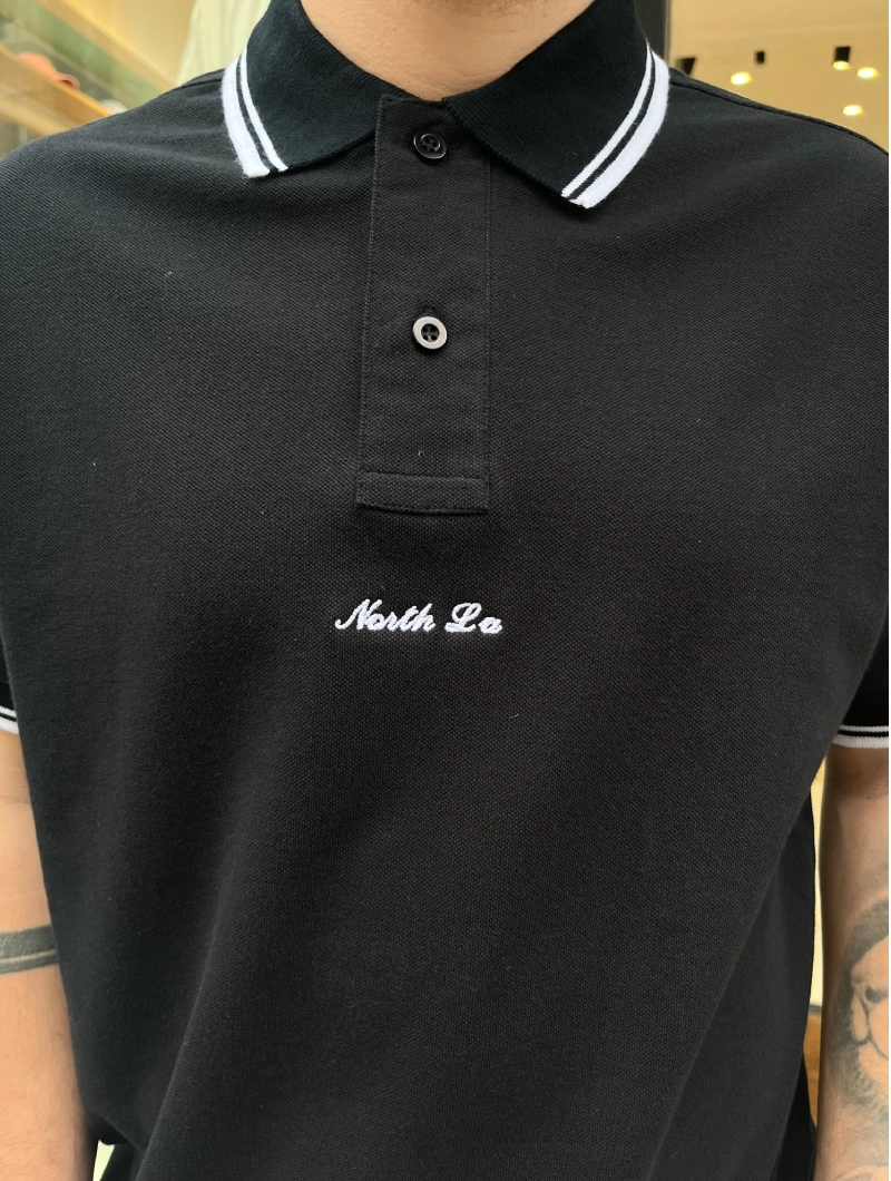 POLO NORTH LA NEGRO y BLANCO