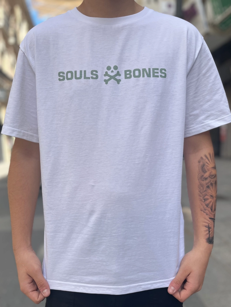 CAMISETA SOULS & BONES LETRAS BLANCA