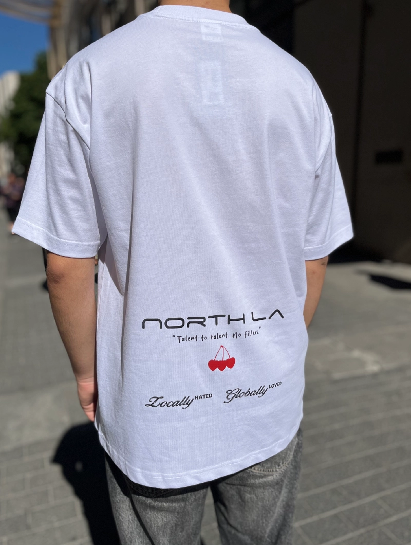 Camiseta NORTH CEREZAS PEQUEÑAS OVER BLANCA