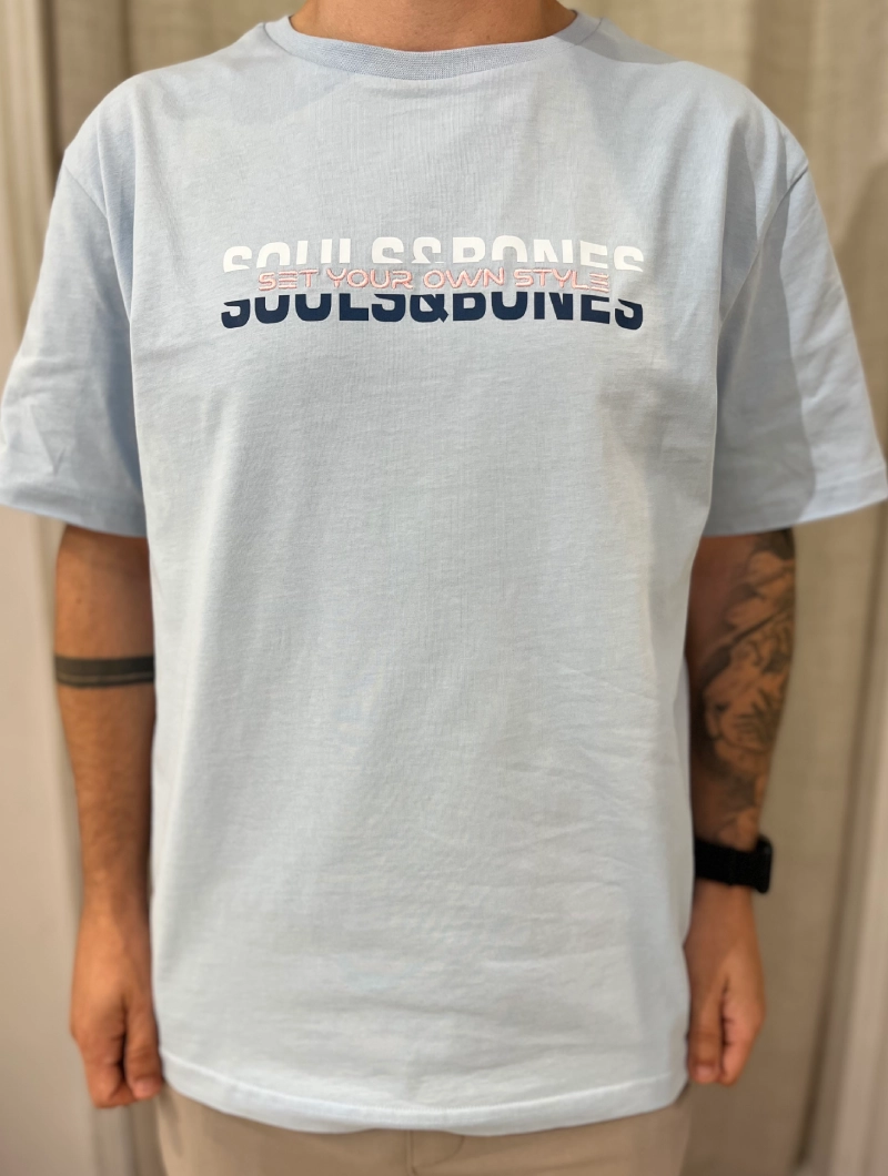 CAMISETA SOULS & BONES AZUL CIELO