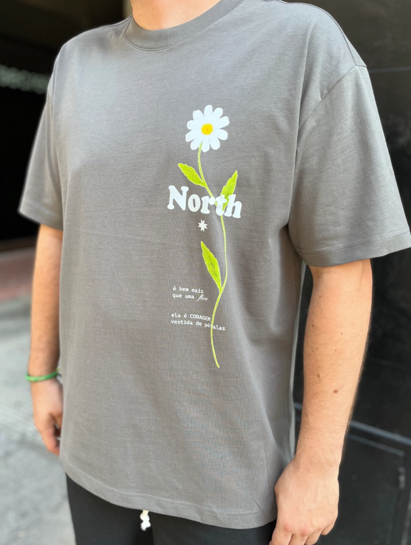 Camiseta NORTH FLOR OVER GRIS