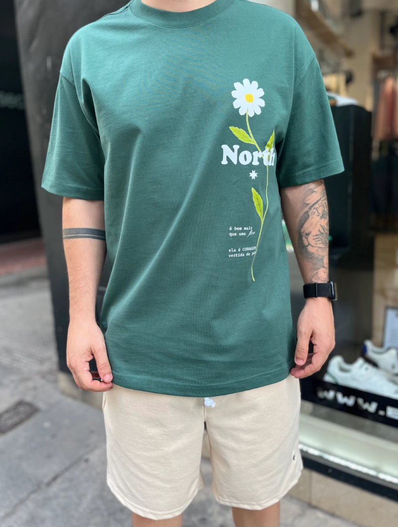 CONJUNTO NORTH FLOR Camiseta + Bermuda